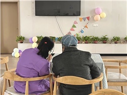 當你老到忘了世界，我該拿什么來愛你